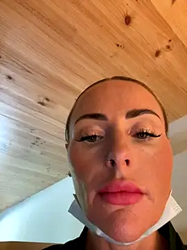 EmaSalis online show from September 2025 10:15:02 AM