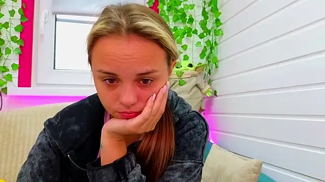 Misss Vikk online show from September 2025 06:26:02 AM