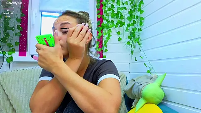 Misss Vikk online show from September 2025 05:55:02 AM