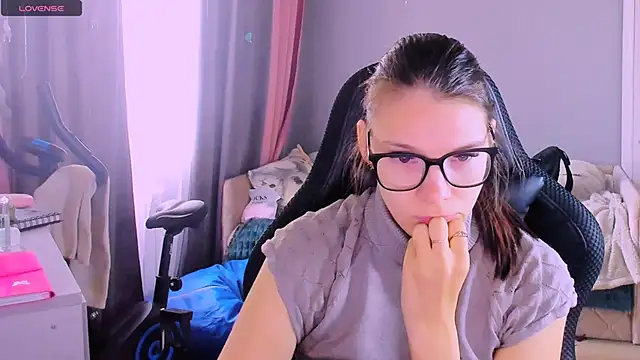 Snapshot of MollyLollipop chatting on April 2026 03:04:02 AM MollyLollipop online show from April 2026 03:04:02 AM