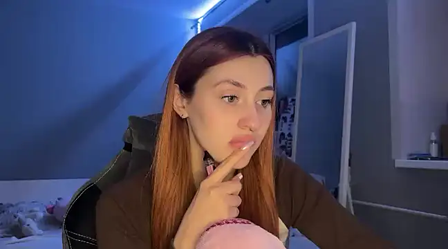 Uniarten online show from January 2025 06:31:01 PM