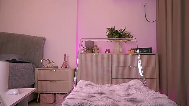 lildiaa online show from June 2026 05:03:04 PM