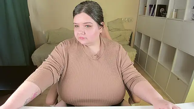 Snapshot of PlumPie chatting on October 2025 09:41:02 AM PlumPie online show from October 2025 09:41:02 AM