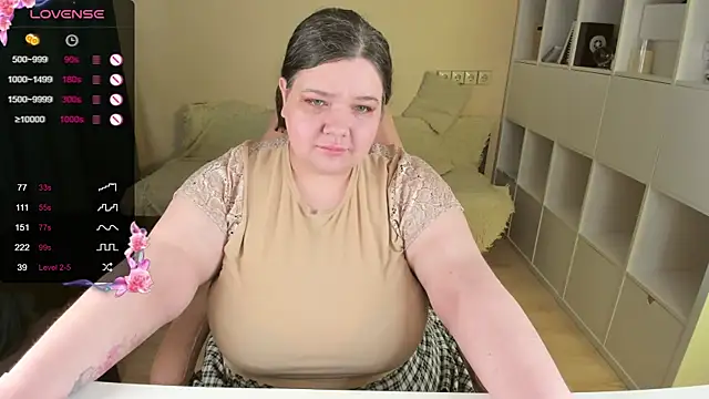 Snapshot of PlumPie chatting on October 2025 11:32:02 AM PlumPie online show from October 2025 11:32:02 AM