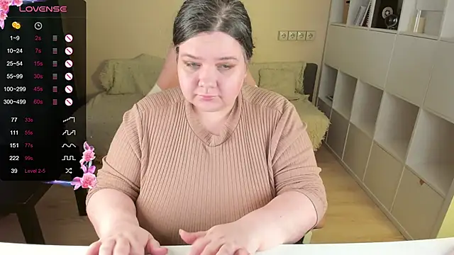 Snapshot of PlumPie chatting on October 2025 10:22:02 PM PlumPie online show from October 2025 10:22:02 PM