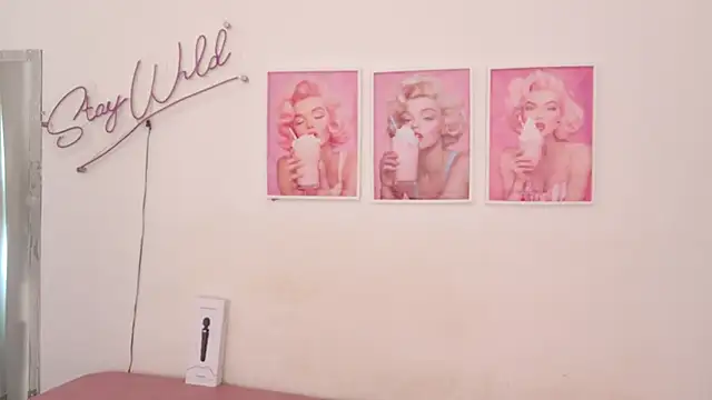 Adele LatinLady online show from April 2026 08:35:02 PM