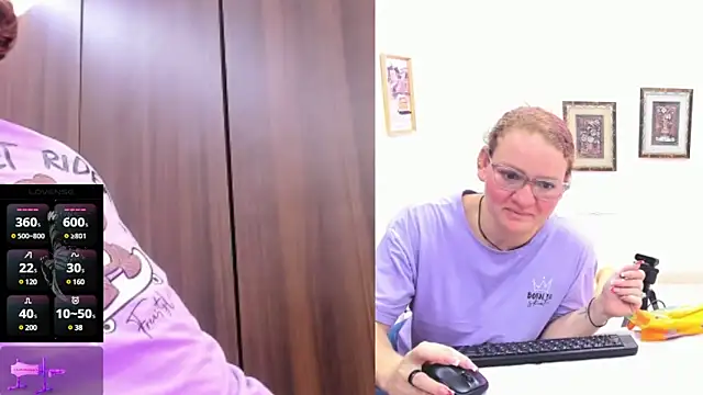 Paulina Davis  online show from February 2025 09:26:02 PM