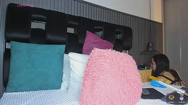 levana1 online show from December 2025 12:16:02 AM