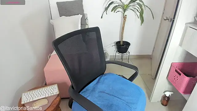 Victoriasant online show from October 2025 03:18:02 AM