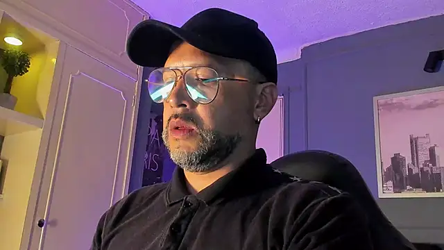 MrFrank tattoo online show from December 2025 02:06:02 AM