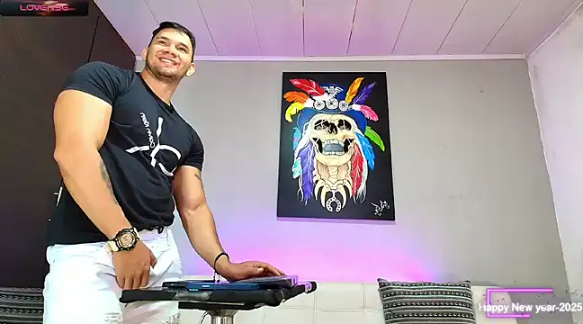 Snapshot of GendersonFit chatting on February 2025 01:44:01 PM GendersonFit online show from February 2025 01:44:01 PM