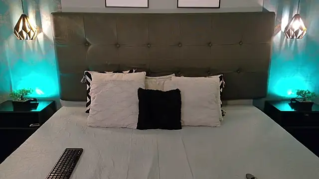 Madisonsmiith online show from November 2025 08:32:01 PM