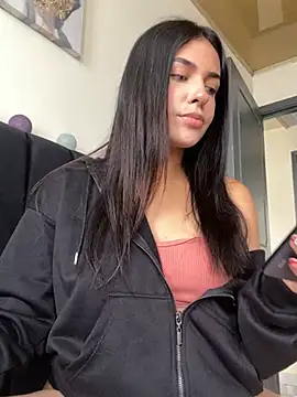 DaphneUwu online show from December 2024 03:01:01 PM