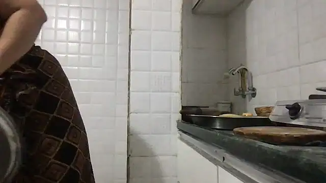 Snapshot of Riyasingh9 chatting on February 2025 03:50:02 AM Riyasingh9 online show from February 2025 03:50:02 AM