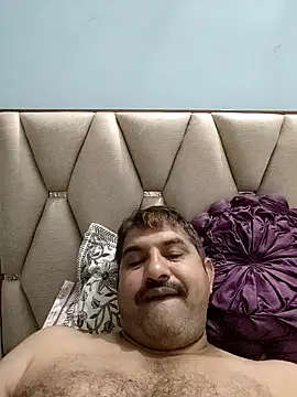 Snapshot of Amandev7 chatting on April 2026 07:45:02 PM Amandev7 online show from April 2026 07:45:02 PM