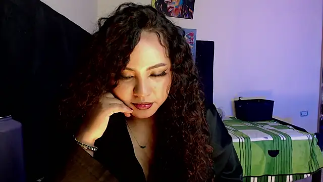 Snapshot of luciana_keating chatting on June 2026 07:35:02 AM luciana keating online show from June 2026 07:35:02 AM