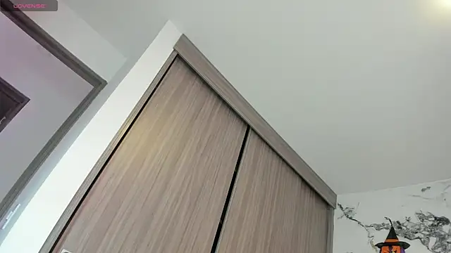 Annaross2 online show from November 2025 07:16:02 PM