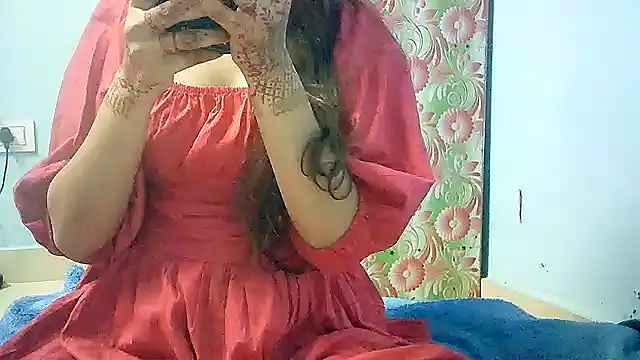 Snapshot of lovelydesi21 chatting on January 2025 01:00:02 PM lovelydesi21 online show from January 2025 01:00:02 PM