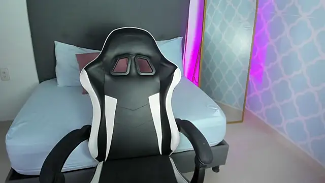 cora 22 online show from October 2025 12:52:02 PM