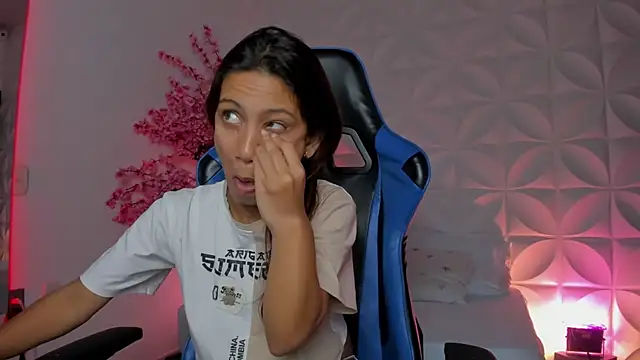 cora 22 online show from November 2025 12:27:02 PM