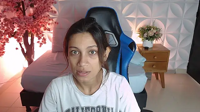 cora 22 online show from December 2025 12:35:02 PM