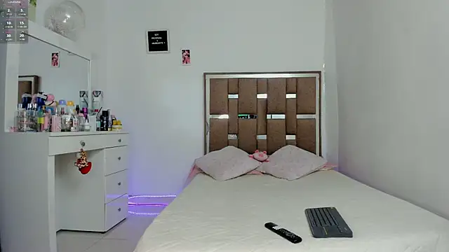 kendall-ewers online show from November 2025 11:36:02 PM