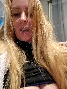 Snapshot of VictoriaMiami chatting on December 2024 12:40:02 AM VictoriaMiami online show from December 2024 12:40:02 AM