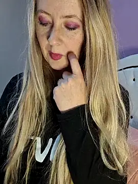 Snapshot of VictoriaMiami chatting on November 2025 11:42:02 AM VictoriaMiami online show from November 2025 11:42:02 AM