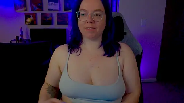 Snapshot of KiraSpitQueen chatting on May 2026 03:56:01 AM KiraSpitQueen online show from May 2026 03:56:01 AM