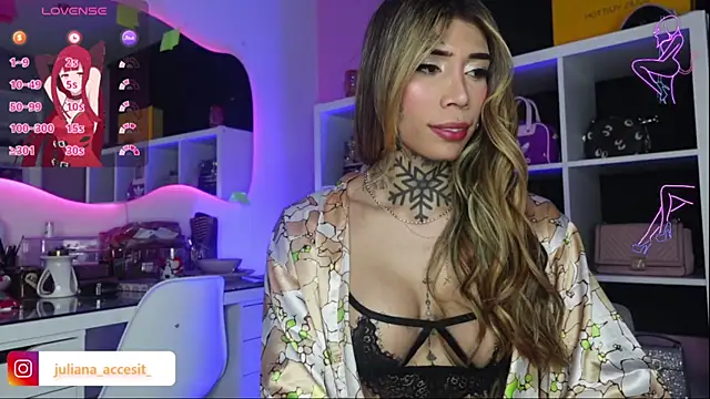 Snapshot of caroline_cossei chatting on January 2025 03:48:02 AM caroline cossei online show from January 2025 03:48:02 AM