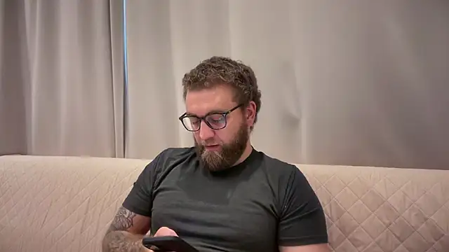 Snapshot of Bear_bear_ chatting on April 2026 08:41:01 AM Bear bear online show from April 2026 08:41:01 AM