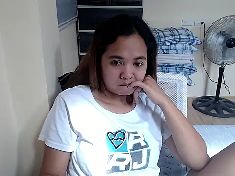 xTheLastVIRGINx online show from February 2026 06:32:02 AM