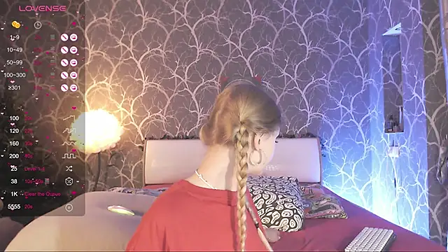 MiaMiaMeow online show from December 2025 11:39:02 AM