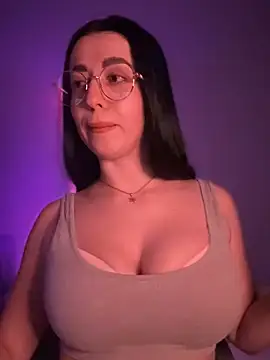 Snapshot of Emylia chatting on February 2025 01:34:01 AM Emylia online show from February 2025 01:34:01 AM