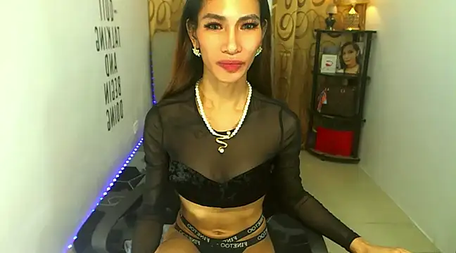 Snapshot of Trixie_Mattel21 chatting on December 2024 05:20:02 AM Trixie Mattel21 online show from December 2024 05:20:02 AM