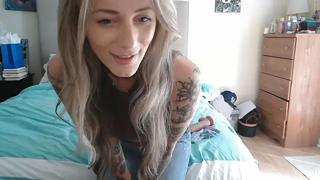 Heyitsmee33 online show from May 2026 02:22:01 PM