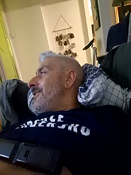 cuci45 online show from November 2025 08:52:01 PM