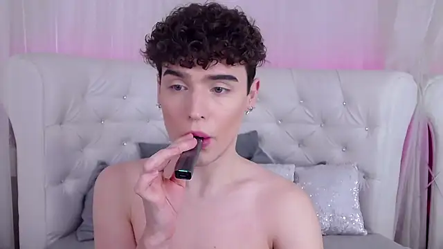 RobbyCharming online show from November 2025 03:38:01 AM