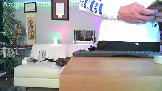 Snapshot of OSIRlS chatting on October 2025 10:27:02 AM OSIRlS online show from October 2025 10:27:02 AM