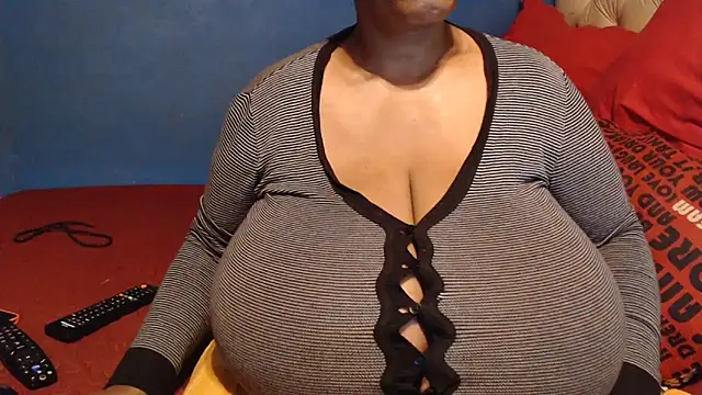 CUTEFIRMMELONSS online show from December 2025 06:23:01 PM