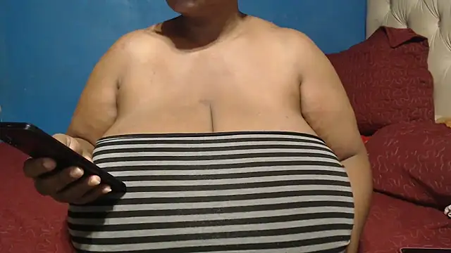 CUTEFIRMMELONSS online show from April 2026 03:24:01 AM