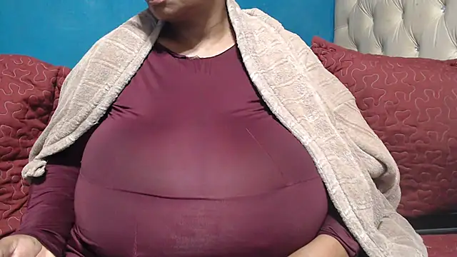 Snapshot of CUTEFIRMMELONSS chatting on May 2026 05:23:02 AM CUTEFIRMMELONSS online show from May 2026 05:23:02 AM
