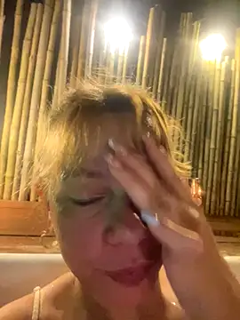 Snapshot of MilfClarett chatting on October 2025 01:35:01 AM MilfClarett online show from October 2025 01:35:01 AM