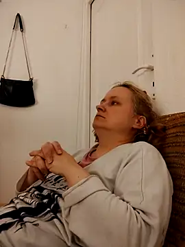 Snapshot of She-devilx chatting on April 2026 08:18:01 PM She-devilx online show from April 2026 08:18:01 PM