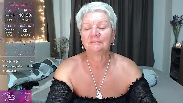 Snapshot of roxana_brooks chatting on May 2026 02:03:02 PM roxana brooks online show from May 2026 02:03:02 PM