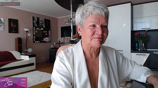 Snapshot of roxana_brooks chatting on July 2026 07:07:01 AM roxana brooks online show from July 2026 07:07:01 AM