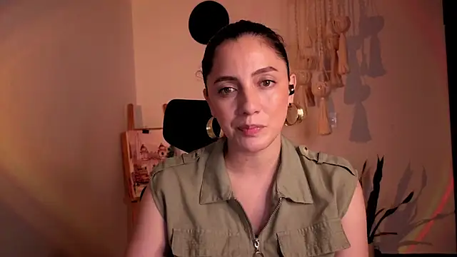 Mala Bad online show from December 2025 04:02:02 PM