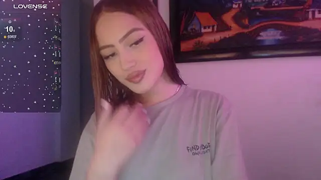 Snapshot of Sophi-tayson chatting on March 2025 08:11:01 PM Sophi-tayson online show from March 2025 08:11:01 PM