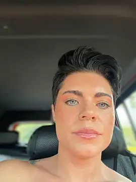 Snapshot of LukeLouHarvey chatting on February 2026 04:10:02 AM LukeLouHarvey online show from February 2026 04:10:02 AM