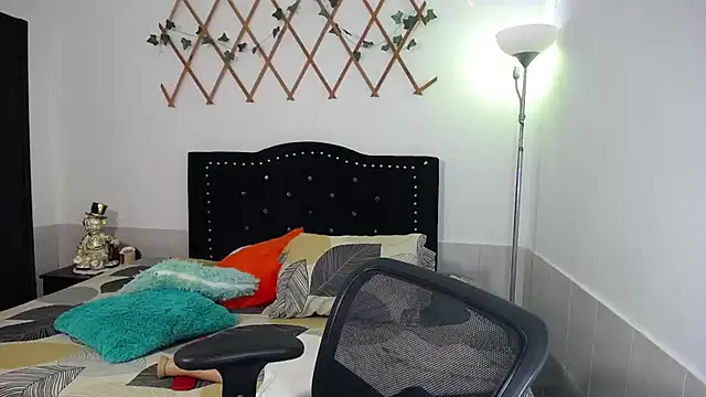 naughty girl 4u online show from February 2026 10:08:02 PM